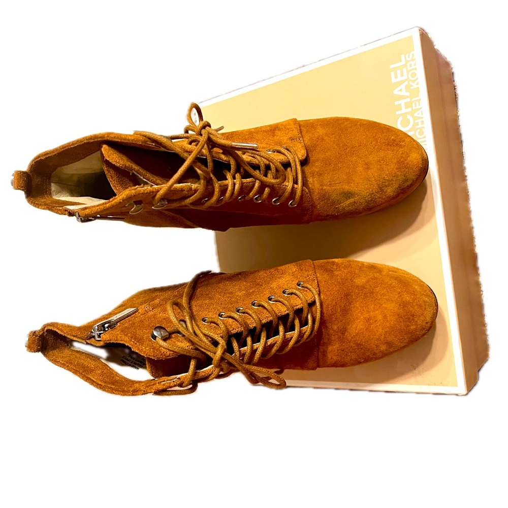 Michael Kors Jada platform booties . Size 7. Used , still in good conditions.